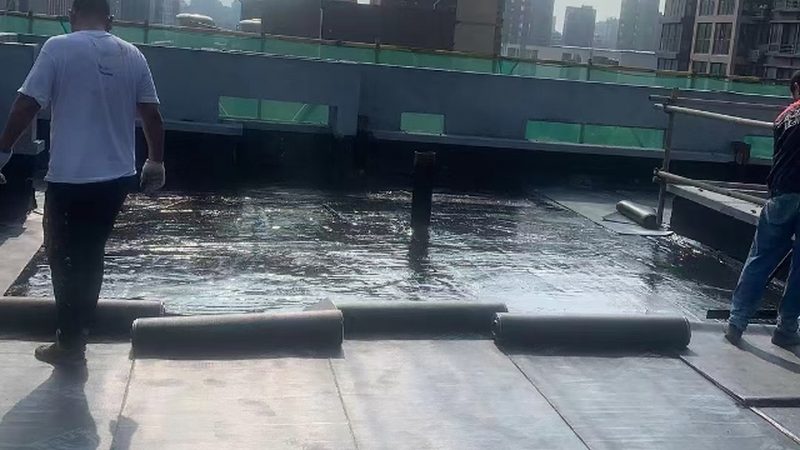 自粘防水卷材包工包料与SBS改性沥青防水卷材对比解析