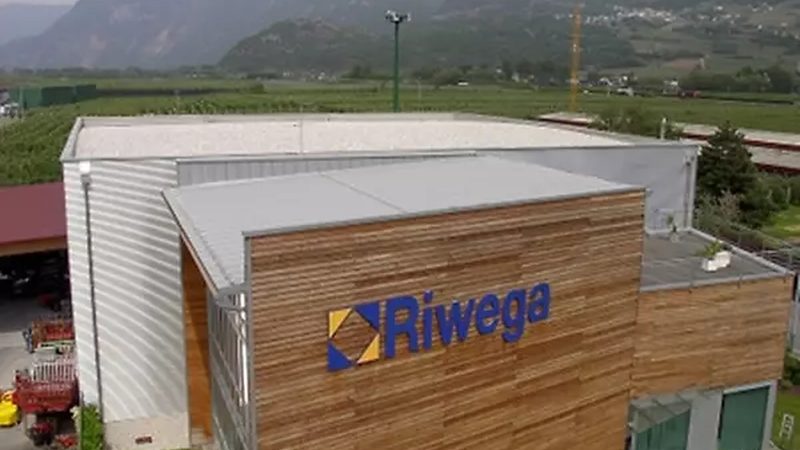 自粘防水卷材施工规范解析：标准与要点